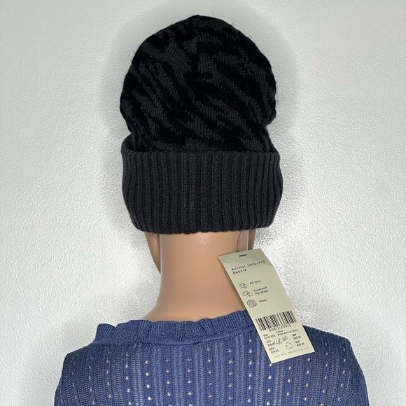 Sweaty Betty Jacquard Animal Print Wood Blend Gray/Black Beanie One Size - Picture 5 of 10